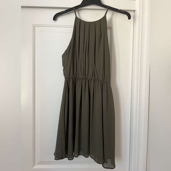 NWT Lush Olive Green High Neck Pleated Dress Size Medium (Francesca’s) - Picture 1 of 9